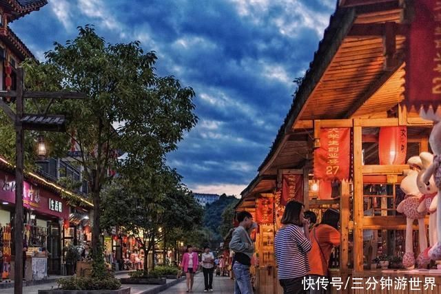 湖北大名鼎鼎的“天下第一女儿城”，却是座人造古城，你能接受吗