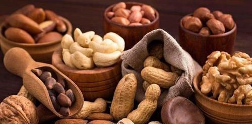 美白|女人不想皮肤“蜡黄”,4种零食可多吃,美白养颜,比敷面膜更好