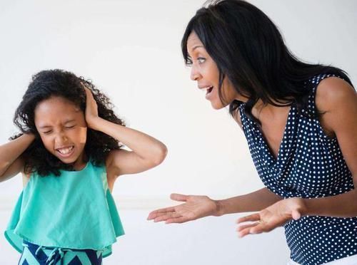 父母|在爸妈吼叫中长大的孩子,都有3个致命的性格缺点,父母别不重视