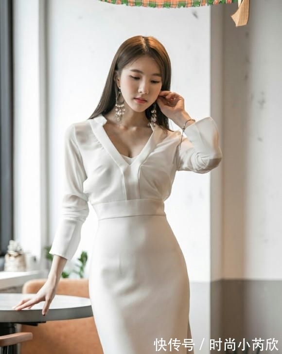 穿搭 简单时尚穿搭,宽松修身半身裙,清新减龄更具美感