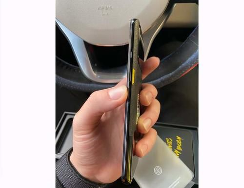 手机|一加8T赛博朋克2077版不断供货，3999元值得买吗？