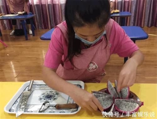 套路|老师群里发孩子吃的水果照片,宝妈询问孩子后,结果都是“套路”