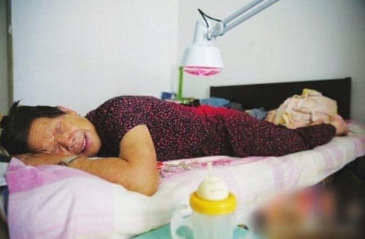 顾月子|70岁老人埋怨儿媳不孝顺,含泪哭诉,儿媳回怼:月子仇我记一辈子