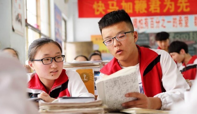 |学霸荣登学校光荣榜,另类宣言犹如“段子手”,由于搞笑而受欢迎