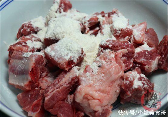 排骨不管怎么吃，切记别直接焯水，多加这2步，排骨不腥也不柴