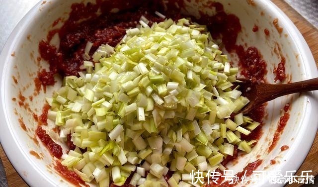 牛肉饺子这样调馅太好吃了,再贵也要吃,做法简单味道鲜香,解馋