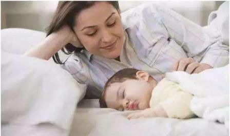 腹部|为何孩子睡觉时总爱蹬腿伴随这种情况,往往暗示你家娃正在猛长