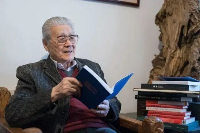 姜太公|看了蓝天野书法,网友:老爷子人帅字牛,不愧是大艺术家!