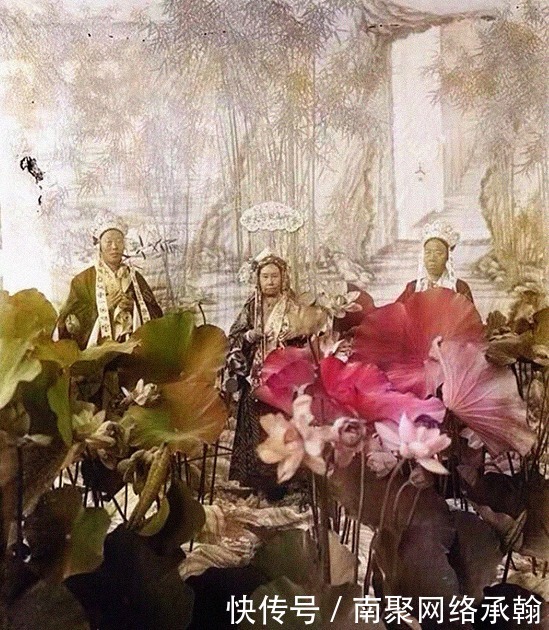 慈禧太后|清朝彩色老照片,慈禧太后荷花丛中体验当神仙,民间纸马惟妙惟肖