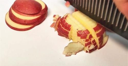 柔软|夏天要多吃苹果，加两个鸡蛋，简单易做，柔软香甜，孩子很爱吃