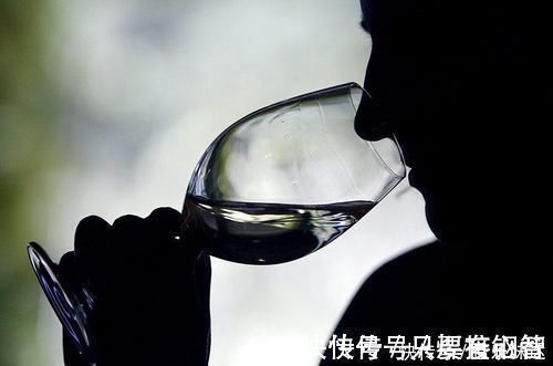 肠胃功能紊乱|失眠常挂于口?这5类食物,都可能是失眠的“帮凶”