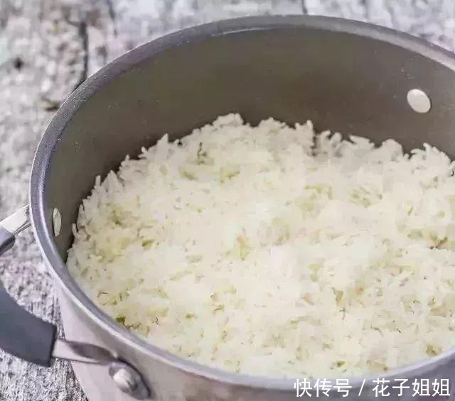 剩米饭这些做法简直太美味了,我恨不得一次吃下十碗