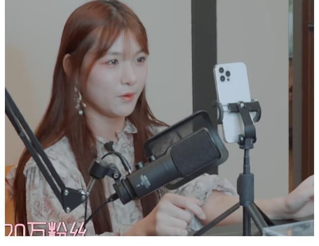 景甜新綜藝首播太尷尬!區(qū)別對(duì)待素人嘉賓,女網(wǎng)紅被改造后不滿意