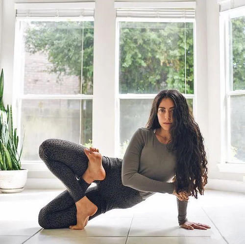 瑜伽|高格调的炫腹方式,仅有马甲线是不够的,4式瑜伽打造人鱼线