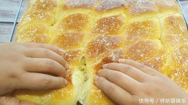 面粉别烙饼了,筷子搅一搅,暄软拉丝,出锅比肉香,简单易学