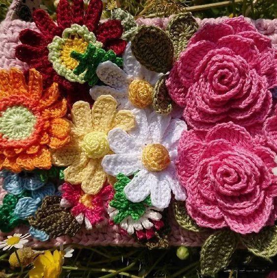 小花片 55款超美的钩花包包,只要会钩不同的花,拼缝在一起,就能做出