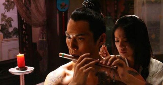 琼英&水浒传中到底谁最帅不是花荣和燕青，他才是梁山最帅！