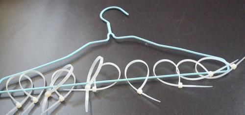 衣架上绑几根扎带, 放阳台上太实用了, 解决了困扰大家的一个难题