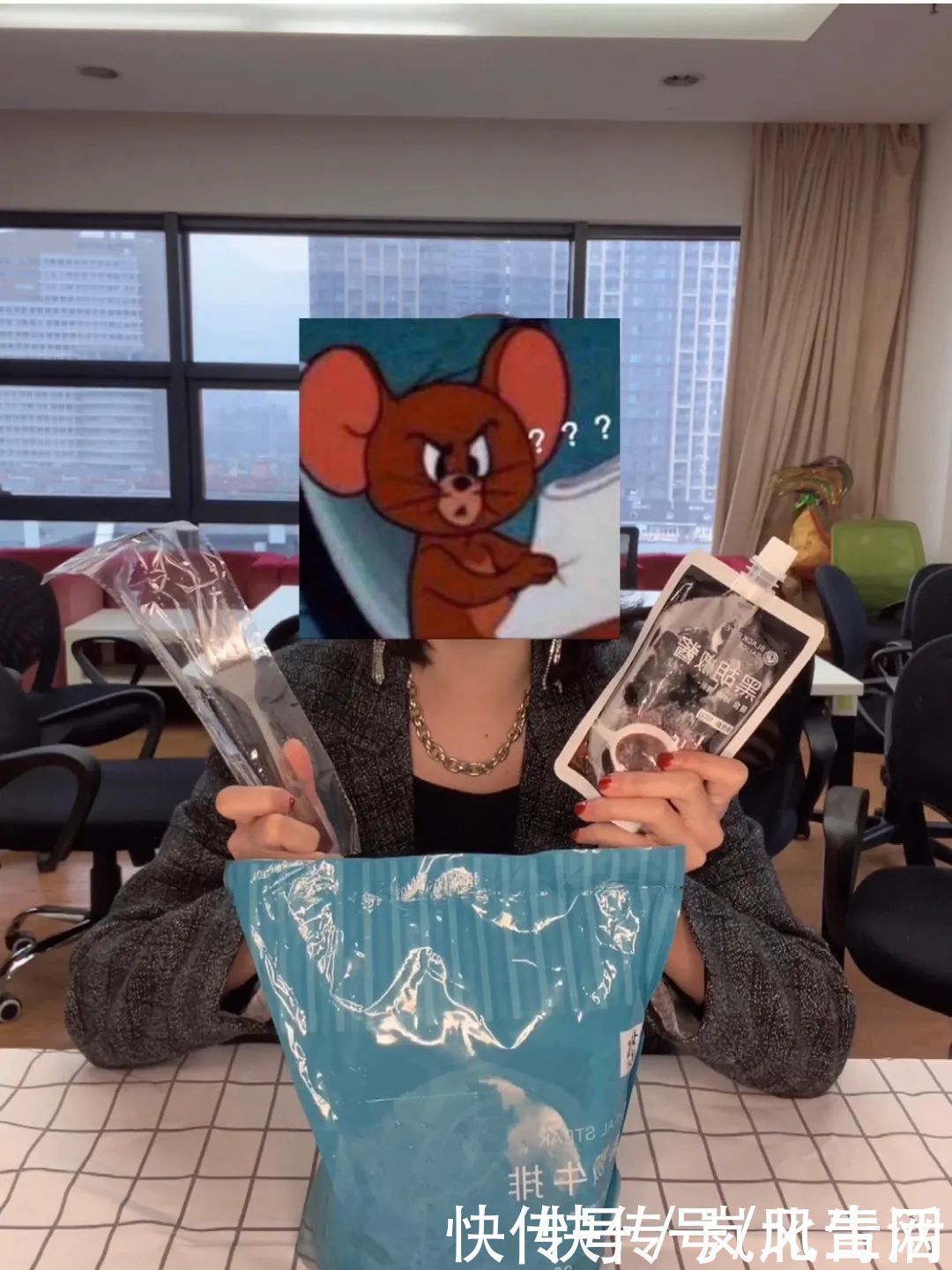 疯了|卖疯了！10片牛排46元包邮还送刀叉？！开箱一看，一言难尽……