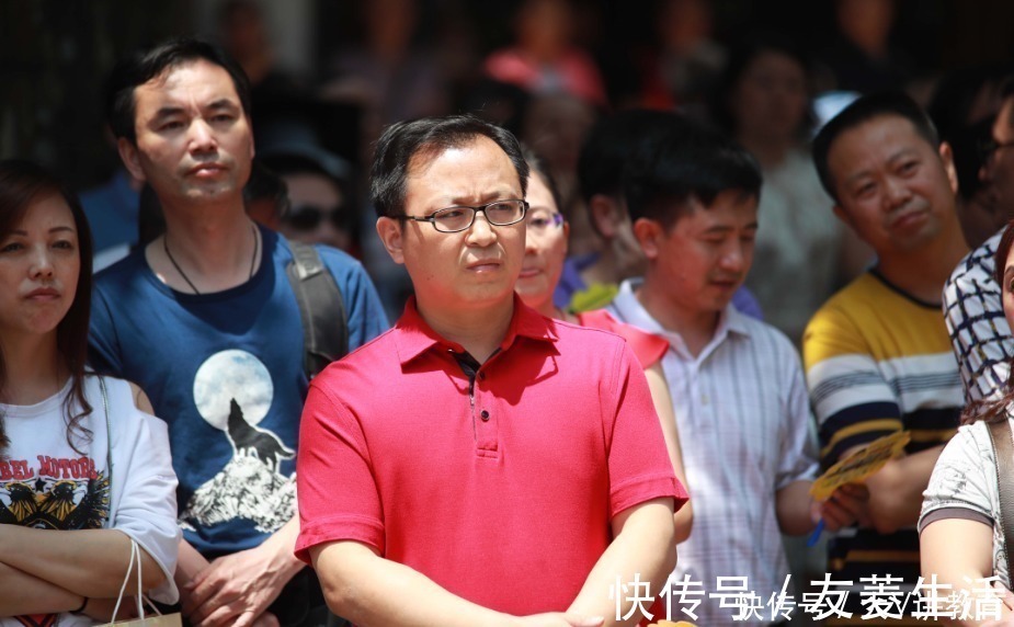 孩子|因为“下课去玩”被点名批评,爸爸怒了:孩子“野一点”又何妨!