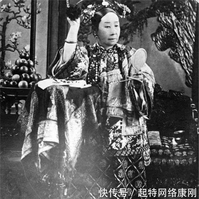 慈禧|慈禧爱美到什么程度？逃亡之日也要精心打扮，急哭梳妆师
