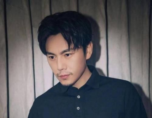 秦昊将接任黄晓明主持《浪姐2》？无主持经验，还不断玩爬山梗，粉丝心累了