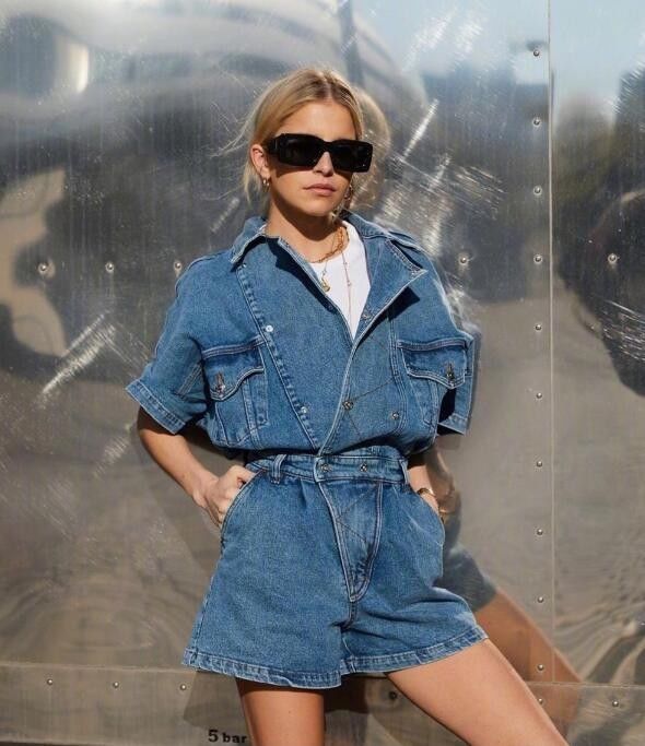 d德国时尚博主Caroline Daur 实力演绎“小个子大气场”