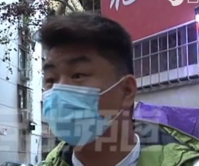 快递|男子两千多块抢部手机，代收点老板将其弄丢，快递员：你让我放的