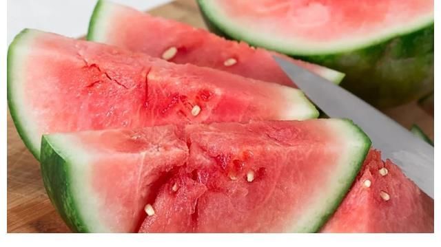 睡眠质量|儿科医生劝告:娃再馋,这3种零食也少给娃吃,易伤脾不长个