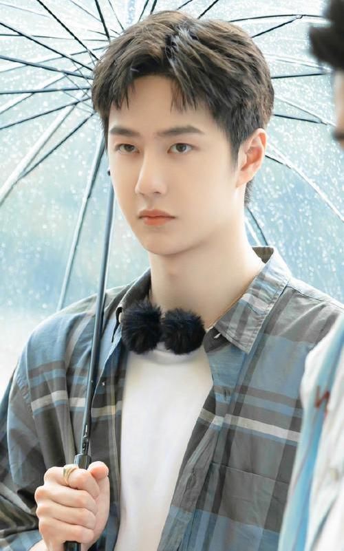 《天天向上》最新预告中,王一博照常出现,证件问题对他并无影响