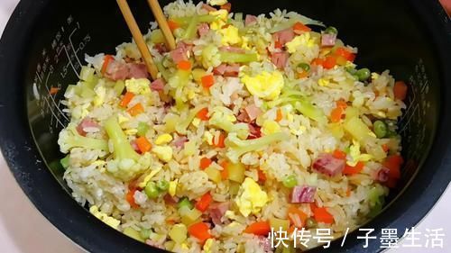 晓峰|焖米饭:不要直接下锅焖!牢记2诀窍3步骤,米饭粒粒分明还香软