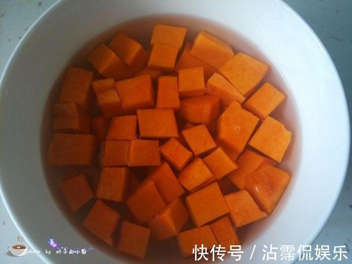 南瓜吃了几十年,第一次如此做,比蛋糕好吃10倍!女儿打100分!