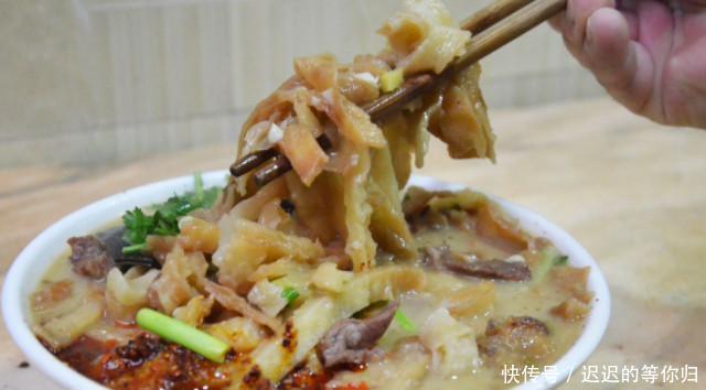 美食|78岁姥爷专注卖它40年,12元1碗,舅妈帮忙来收钱,一天能卖500碗!