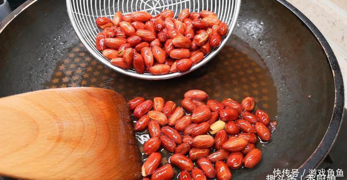  大错特错|炸花生米时，出锅直接撒盐大错特错，教你一招，花生酥脆不返潮