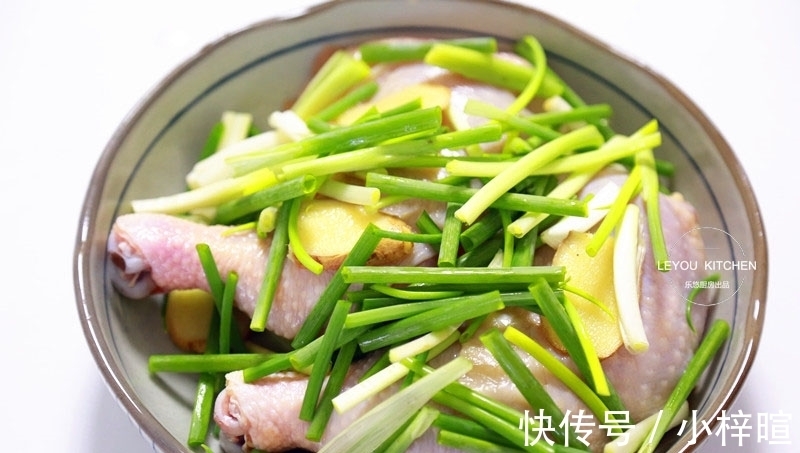 滋味|蒸出来的美味,又鲜又嫩的鸡腿吃法,一滴油没放,清淡有滋味