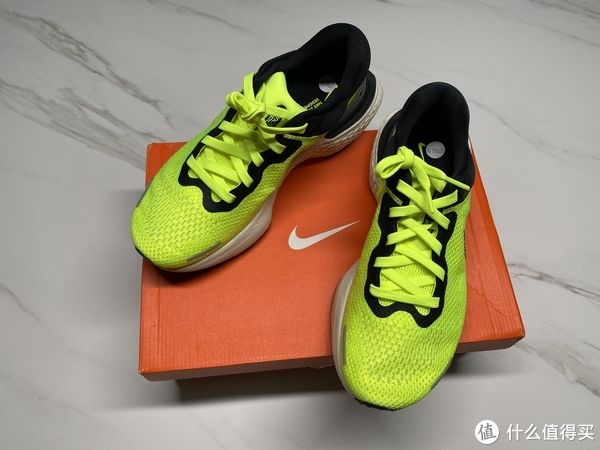 neon 全掌超厚ZOOM X缓震！NIKE ZOOM X INVINCIBLE