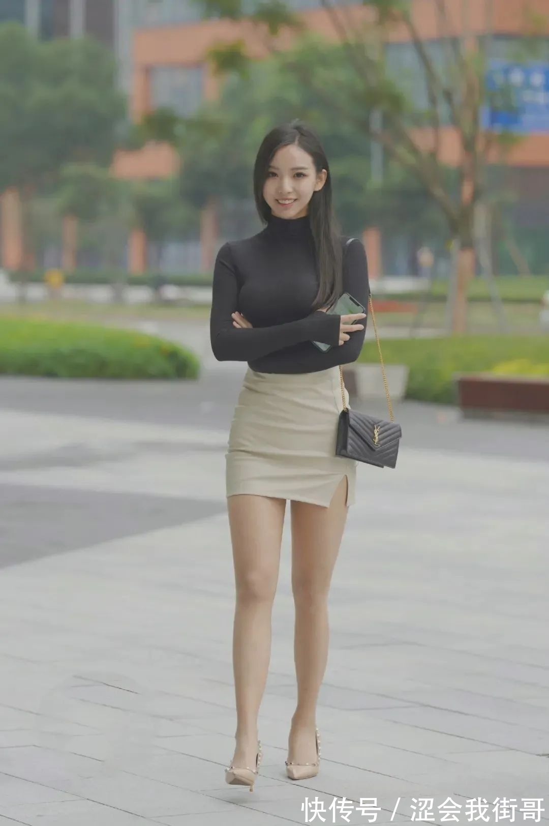 街拍 街拍穿黑衣的时尚小姐姐