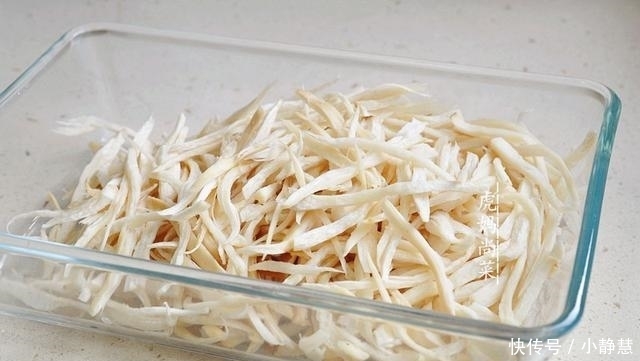 烤肉|杏鲍菇新吃法,一顿炒8个,比烤肉还香,夏天开胃不油腻