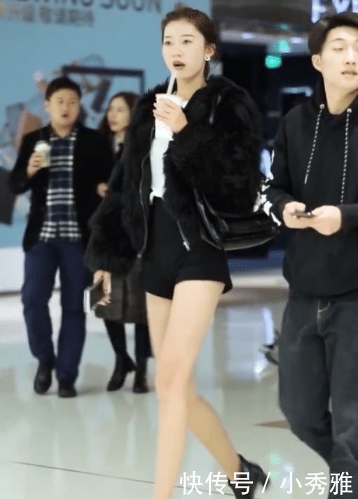 街拍:美腿并不只是白和长,”直“才是精髓