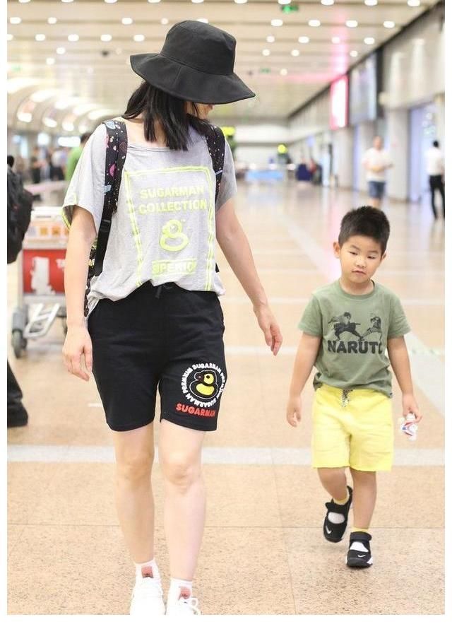 |沙雕动画,搞笑:小时候抓鱼拿出了打鱼器,结果可想而知!