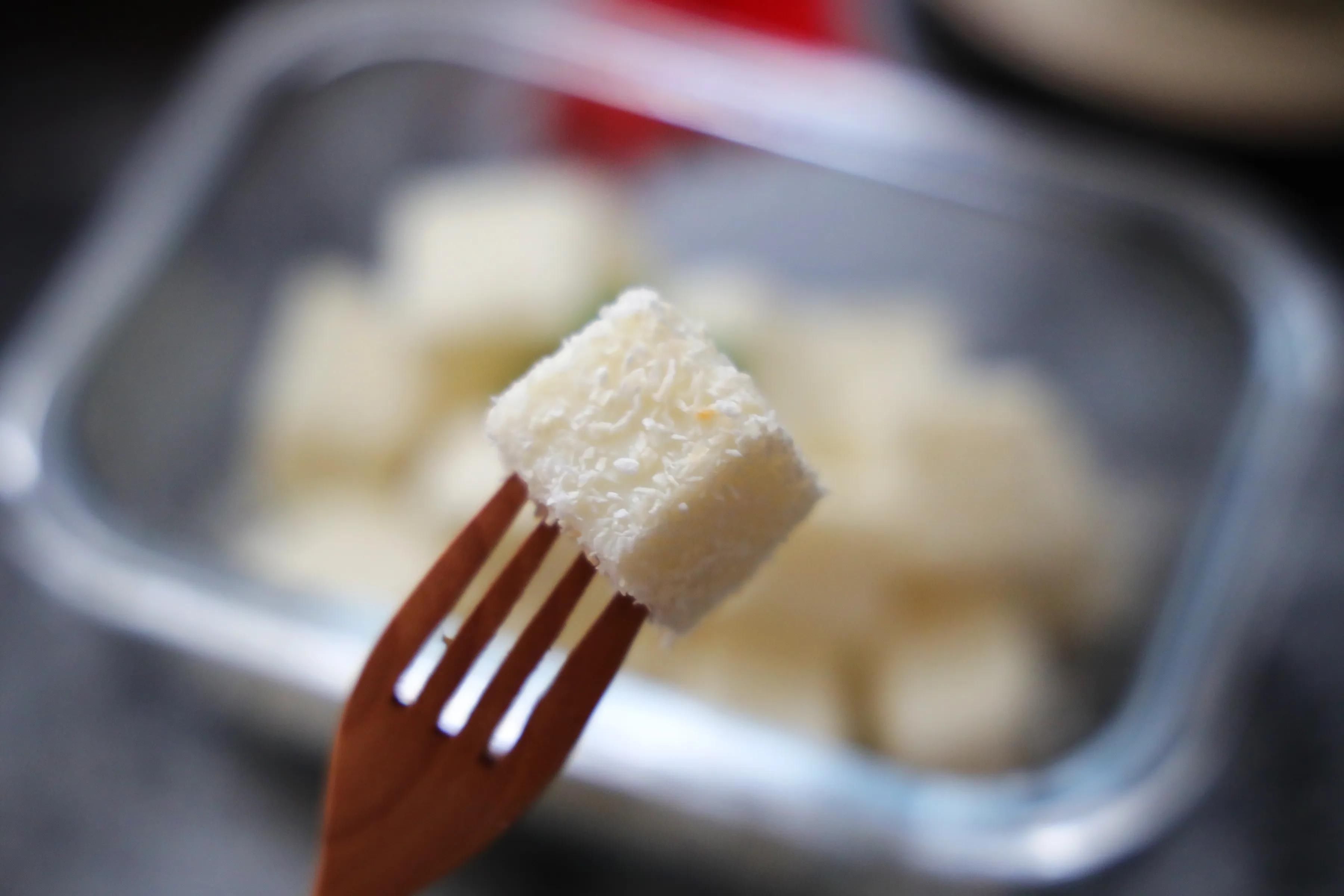 喝不完的牛奶做成小甜品，不用烤箱，简单0难度，小朋友都喜欢吃