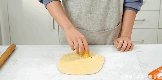 养胃|山药别再蒸着吃!做成山药小饼,香软解馋还能养胃!