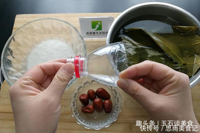 好吃|想吃粽子不用买,用个塑料瓶就能包!不松散不漏米,比买的还好吃