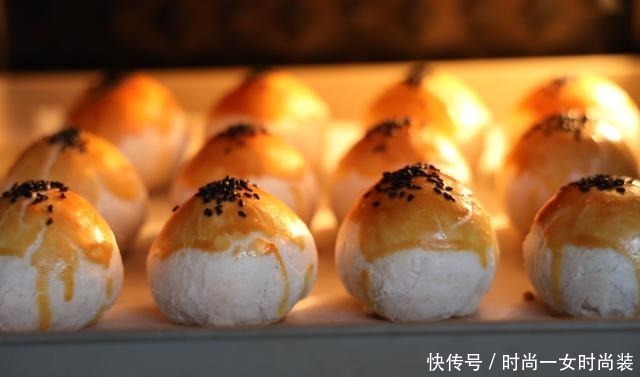 外面一个要8块钱,自己在家做好吃无添加,咬一口酥得掉渣,太香