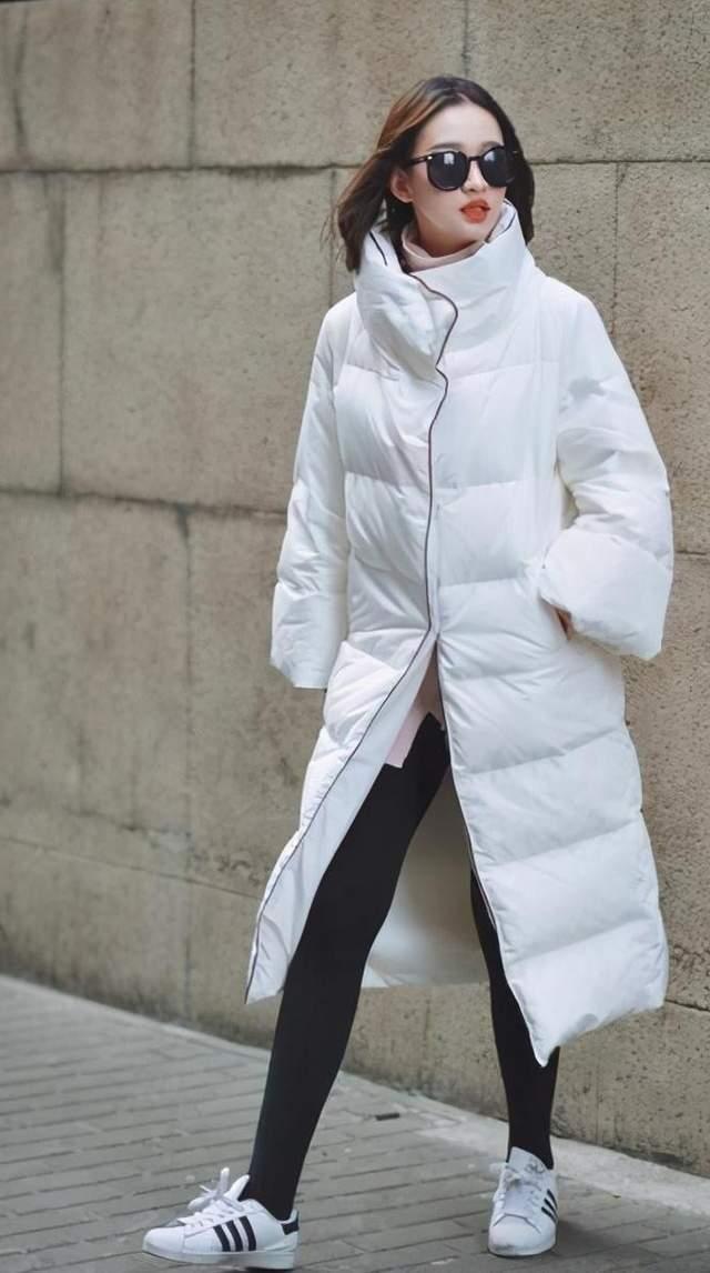 秋冬怎么不露腿也好看打破偏见，学学东北人养生时髦穿搭法