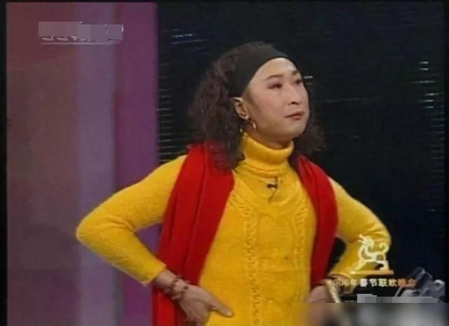 春晚“男扮女装”爆红,彩排时得知儿子去世,他坚持表演完才回家