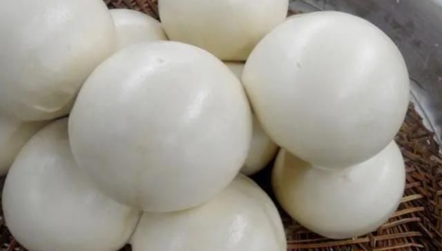 发面时别只会用白糖酵母,多加一点“它”10分钟就能发满盆