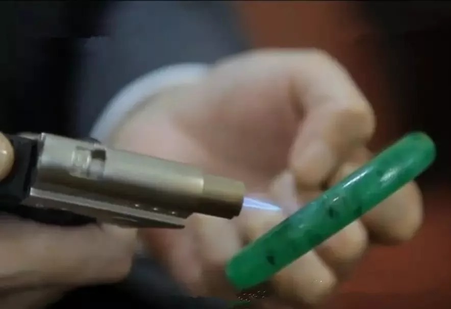 价格|玉商排队求购的极品翡翠手镯!价格仅仅1200万,没想到…