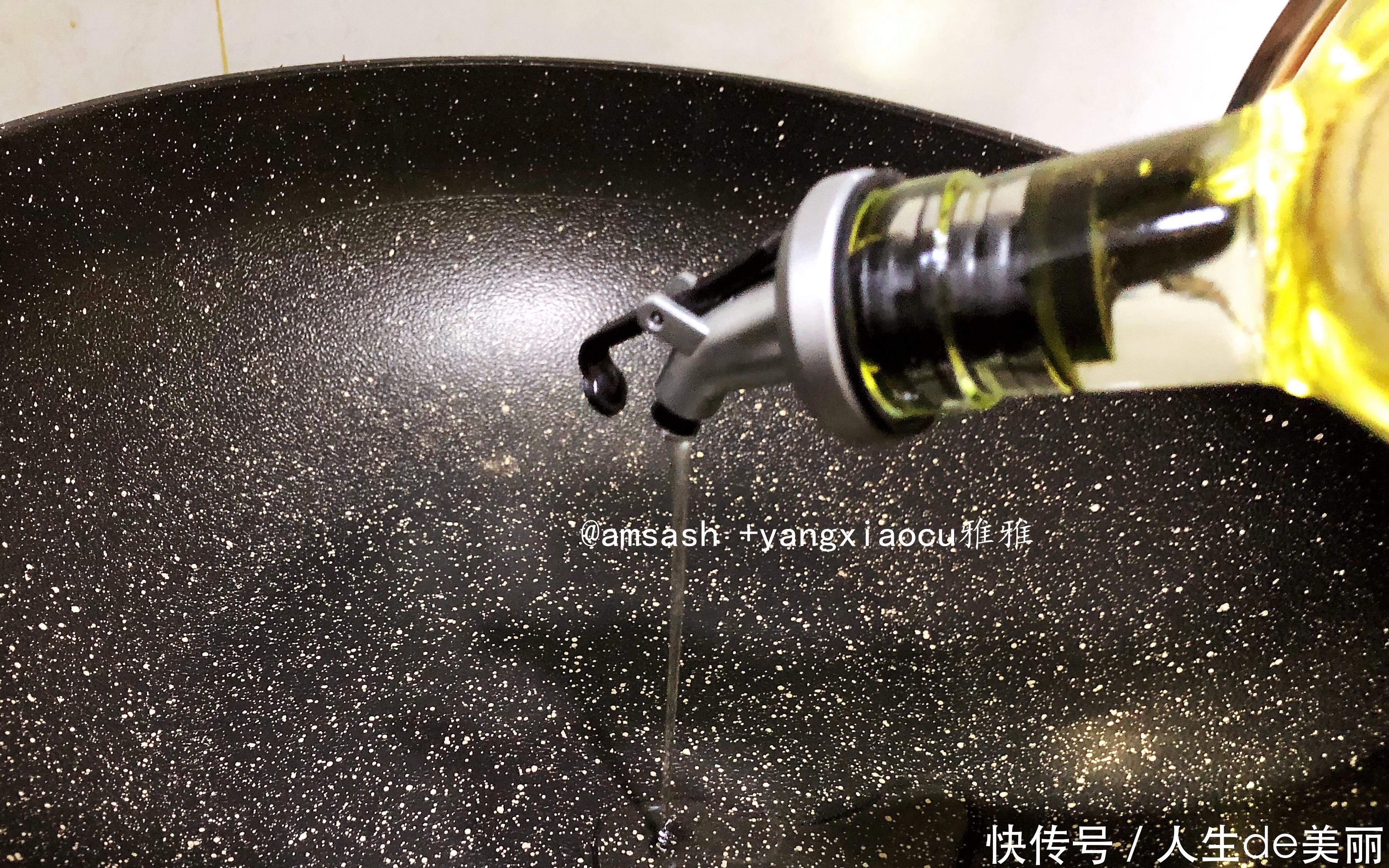 杏鲍菇最好吃的做法,不加盐和水,比肉还好吃,上桌就被抢光了!