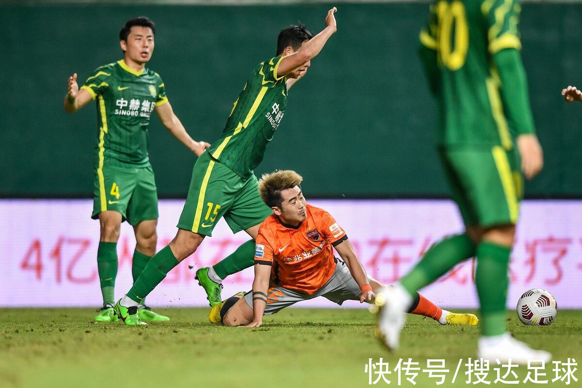 中超|2-2！中超戲劇一戰(zhàn)：5分鐘2張紅牌+VAR改判+絕平，國安3輪僅1分